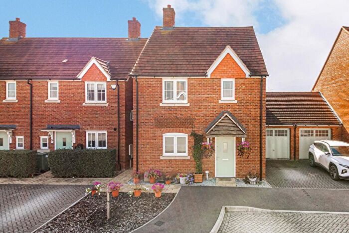 3 Bedroom Detached House For Sale In Fletcher Close, Steventon, OX13