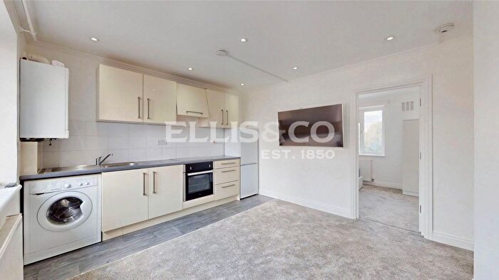 1 Bedroom Flat To Rent In Thorn Close, Northolt, UB5