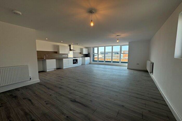 3 Bedroom Flat To Rent In South Coast Road, Peacehaven, BN10