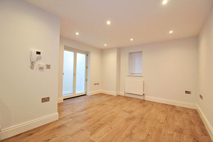1 Bedroom Apartment To Rent In High Street, Maidenhead, SL6