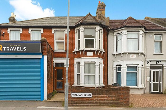 2 Bedroom Flat To Rent In Windsor Road, Ilford, IG1