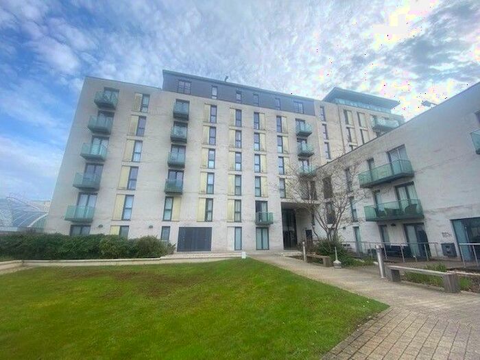 2 Bedroom Flat To Rent In The Hayes, Cardiff, CF10