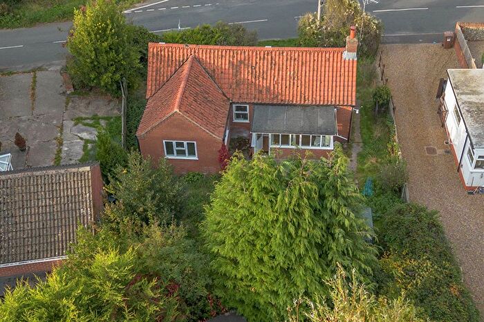 1 Bedroom Detached Bungalow For Sale In The Street, Sculthorpe, NR21