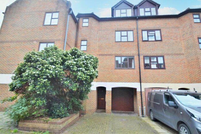 3 Bedroom Property To Rent In Hathaway Court, Esplanade, Rochester, ME1