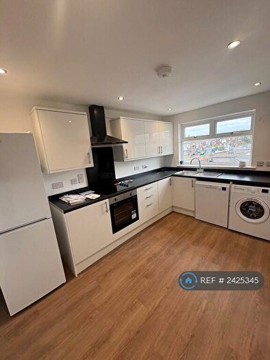 3 Bedroom Maisonette To Rent In Sundon Park Parade, Luton, LU3