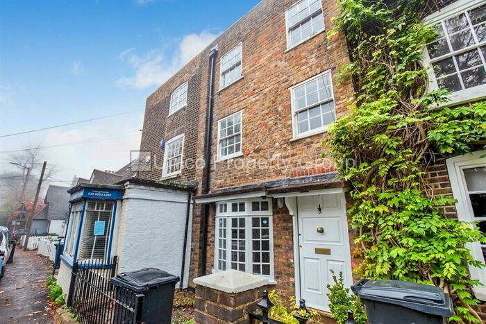 3 Bedroom Cottage To Rent In High Road, Chigwell, IG7