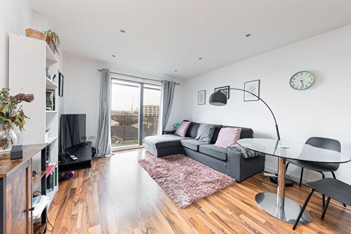 2 Bedroom Flat To Rent In Kings Quarter Apartments, London, N1