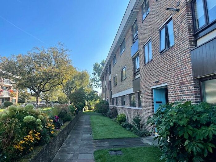 2 Bedroom Flat To Rent In Greenacres, Eltham, SE9