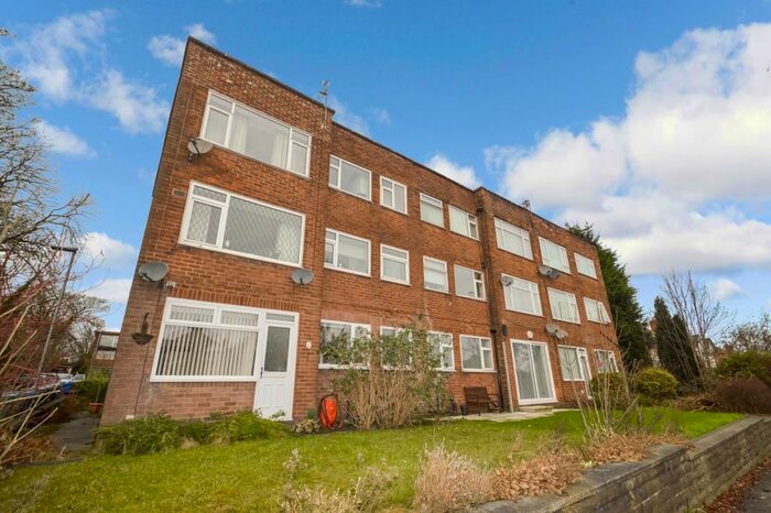 2 Bedroom Flat To Rent In Lavenham Close, Bury, BL9