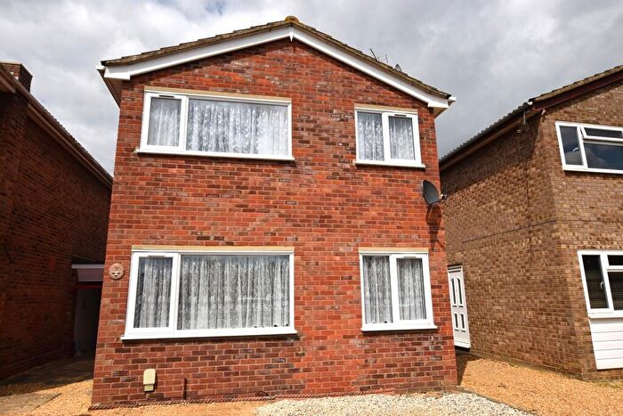 3 Bedroom Link Detached House To Rent In Wheatley Crescent, Bluntisham, PE28