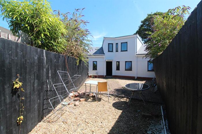 6 Bedroom Flat To Rent In Darran Street, Cathays, Cardiff, CF24