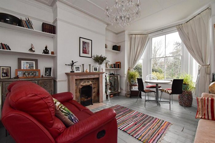 1 Bedroom Flat For Sale In St. Helens Road, Hastings, TN34