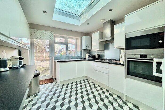 2 Bedroom Property To Rent In ., Ilford, IG3