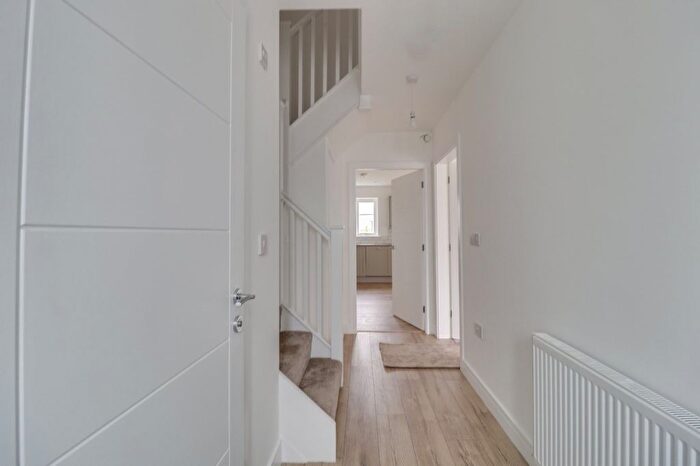 4 Bedroom Detached House For Sale In Congregation Fold, Eccleshill, Bradford, BD2
