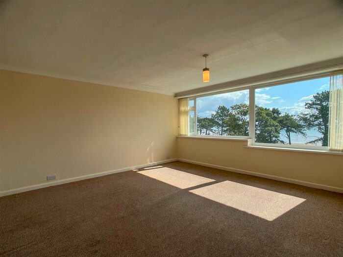 2 Bedroom Flat For Sale In Gullivers Close, West Cross, Swansea, SA3