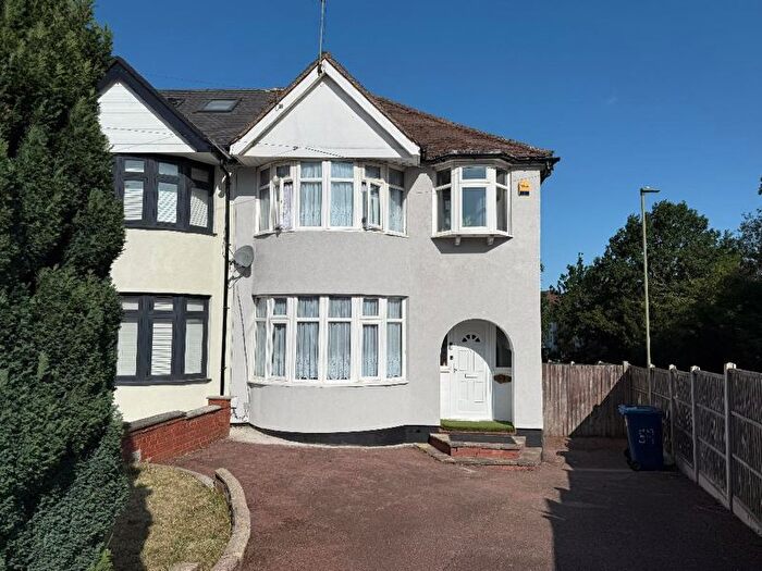 3 Bedroom Property To Rent In Stoneyfields Lane, Edgware, HA8