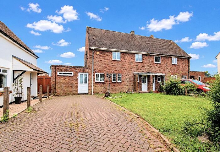 3 Bedroom Semi-Detached House For Sale In Bradford Road, Toddington, LU5