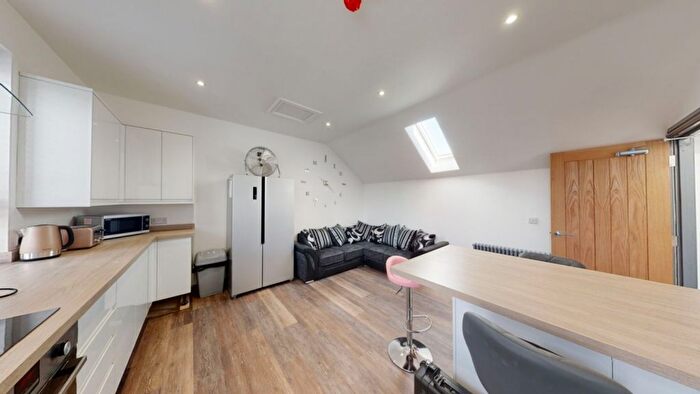 5 Bedroom Semi-Detached House To Rent In Queens Road, Nottingham, NG9