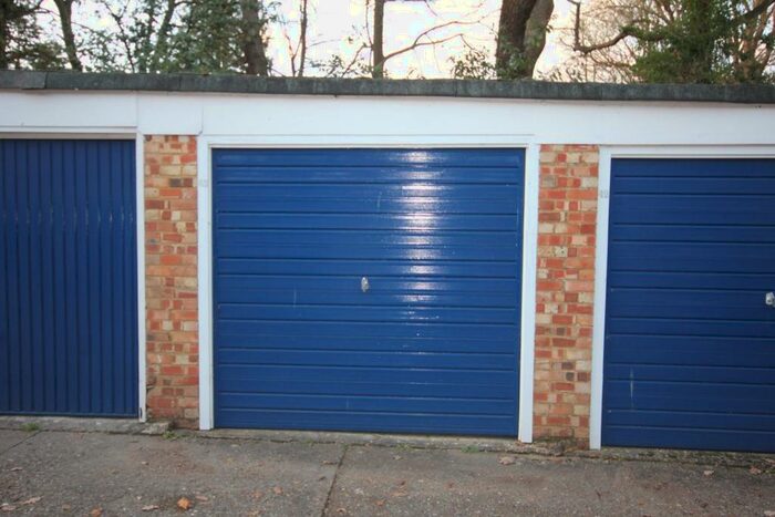 Garage / Parking To Rent In Paddockhall Road, Haywards Heath, RH16