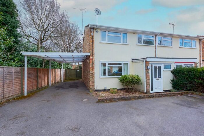 3 Bedroom Semi-Detached House For Sale In Baird Road, Farnborough, GU14