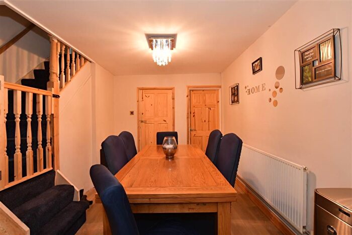 3 Bedroom Terraced House For Sale In Barrie Pavement, Wickford, Essex, SS12