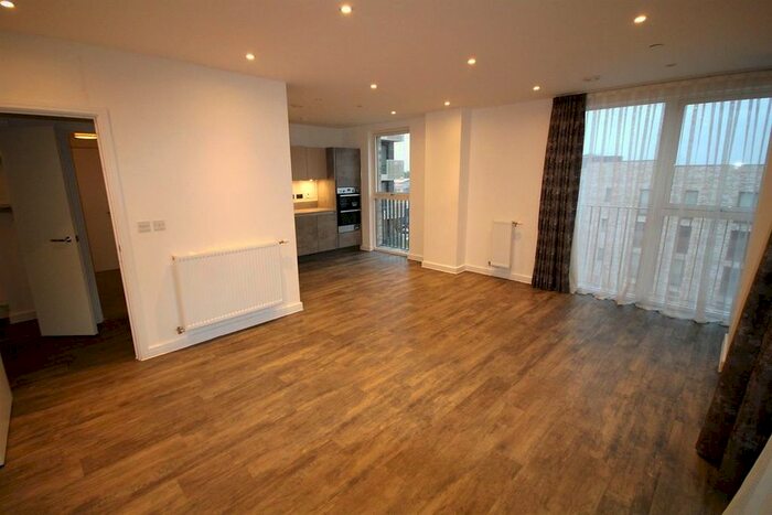 3 Bedroom Flat To Rent In Peregrine Point, Alma Road, Enfield, EN3