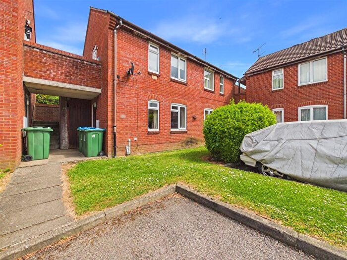 Studio For Sale In Langstone Court, Cleveland Park, Aylesbury, HP20