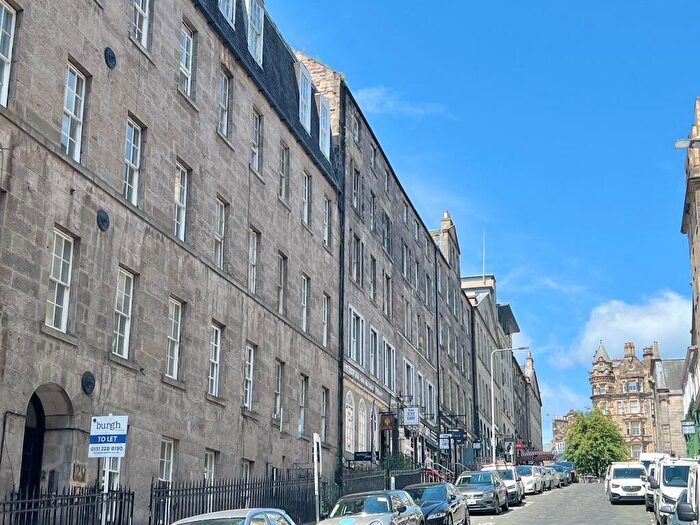 3 Bedroom Flat To Rent In Blair Street, Edinburgh, EH1