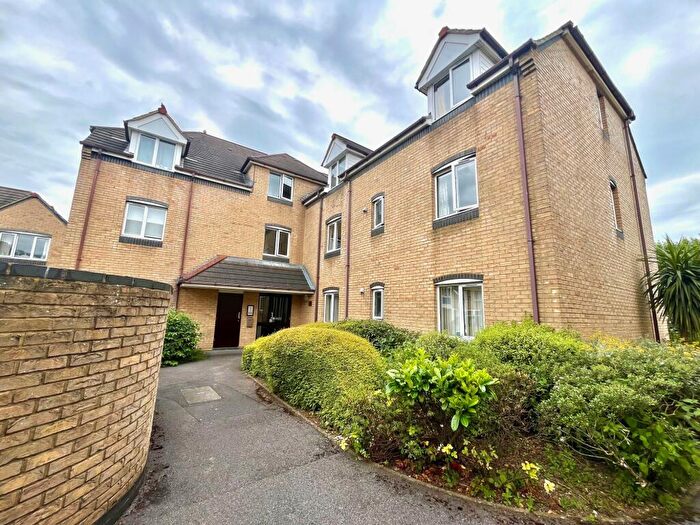 2 Bedroom Apartment To Rent In Atlantic Close, Ocean Village, SO14