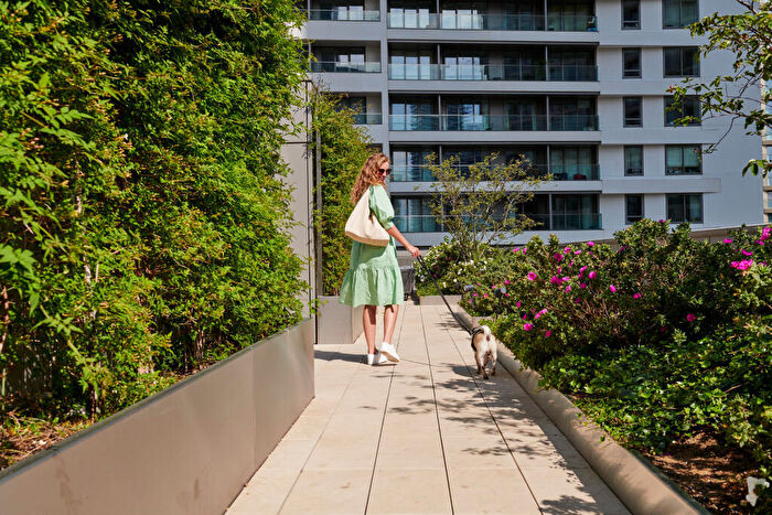 Apartment To Rent In Water Street, London, E14