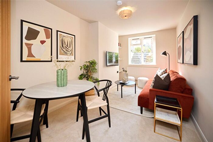 1 Bedroom Apartment For Sale In Woodchurch Road, London, NW6