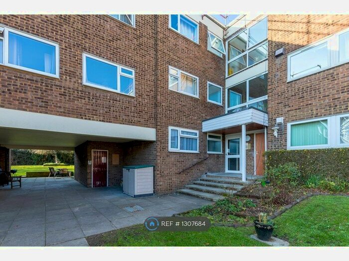 2 Bedroom Flat To Rent In Northcotts, Hatfield AL9