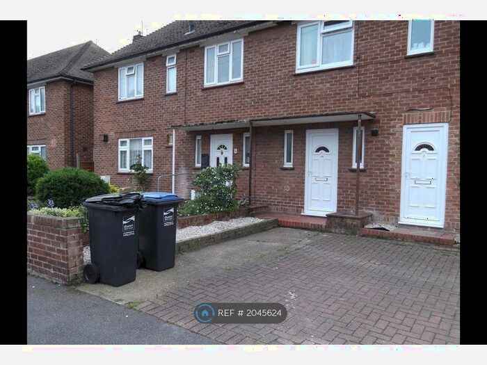 2 Bedroom Flat To Rent In St. Annes Gardens, Margate, CT9