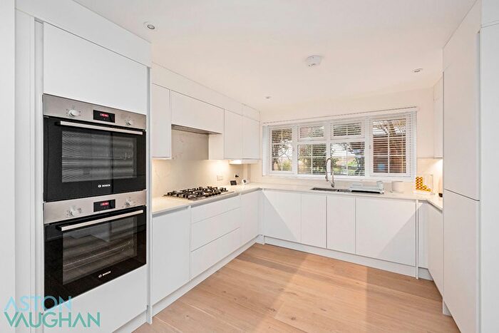 4 Bedroom Semi Detached House To Rent In Tongdean Avenue, Hove, BN3