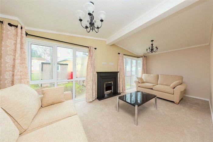 1 Bedroom Mobile/park Home For Sale In Temple Grove Park, Bakers Lane, West Hanningfield, Chelmsford, CM2