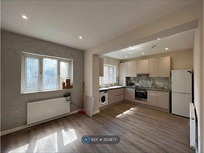 2 Bedroom Flat To Rent In Clyde Road, London, N15