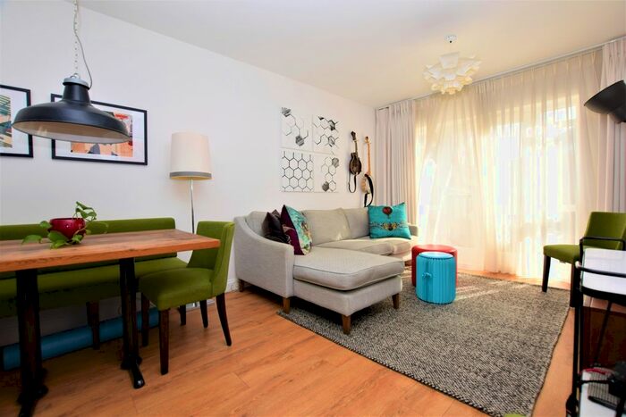 1 Bedroom Flat To Rent In Leathermarket Court, London, SE1