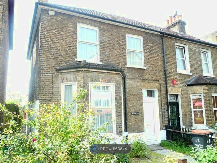 3 Bedroom Semi-Detached House To Rent In Mottingham Road, London, SE9