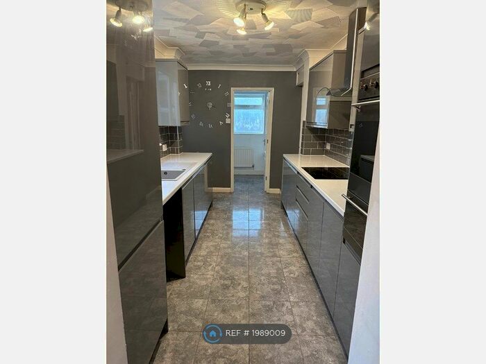 3 Bedroom Terraced House To Rent In Magpie Hall Road, Chatham, ME4