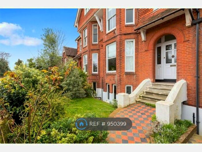 2 Bedroom Flat To Rent In Smoke Lane, Reigate, RH2