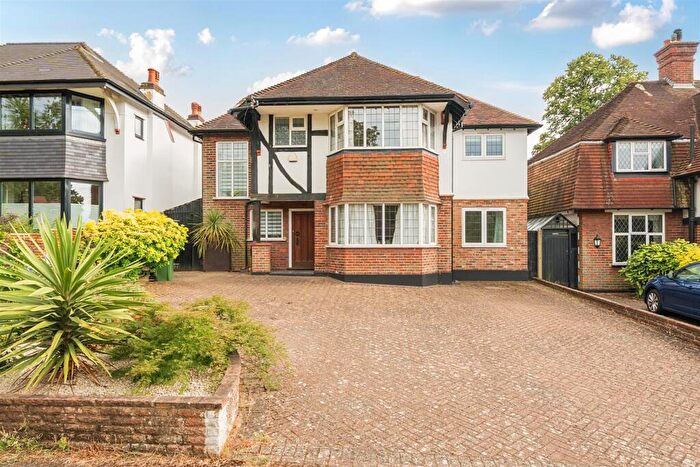 3 Bedroom Detached House For Sale In Chiltern Road, Sutton, SM2