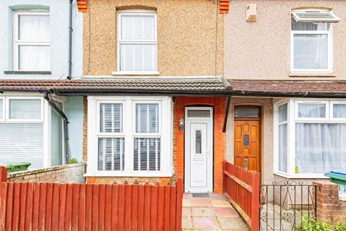 2 Bedroom Terraced House For Sale In Chester Road, Watford, WD18