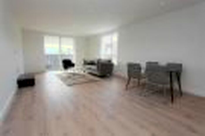 2 Bedroom Flat To Rent In High Street, Hornsey, London, N8