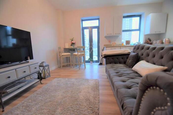 2 Bedroom Flat To Rent In Chichester Road, Southend On Sea, Essex, SS1