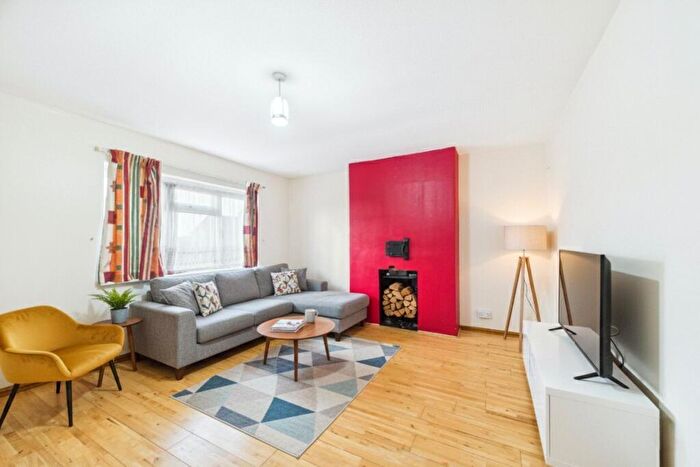 3 Bedroom Semi-Detached House To Rent In Fane Way, Maidenhead, Berkshire, SL6