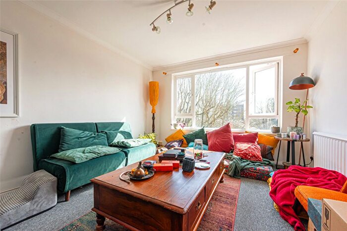 2 Bedroom Flat For Sale In Hornsey Lane, Highgate, London, N6