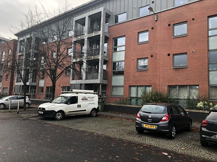2 Bedroom Flat To Rent In Errol Gardens, Oatlands, Glasgow, G5