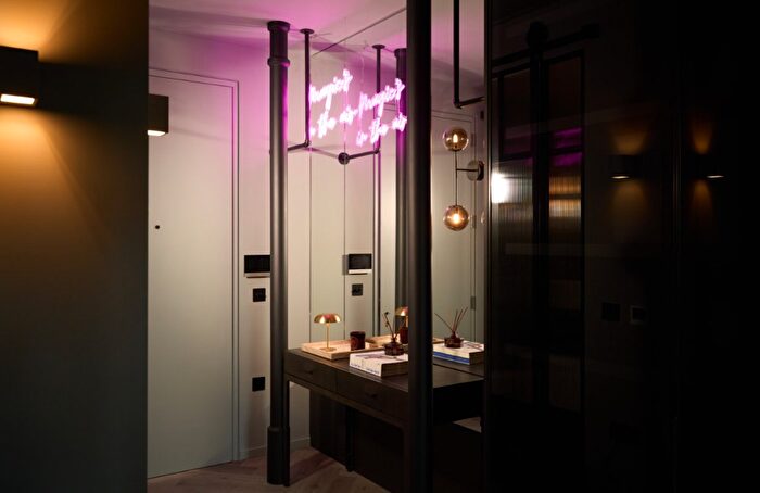 Studio To Rent In Haydon Way, London, SW11