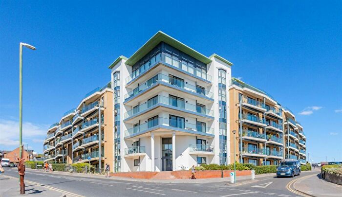 2 Bedroom Apartment For Sale In The Point, Marina Close, Bournemouth, Bournemouth Christchurch Poole, BH5