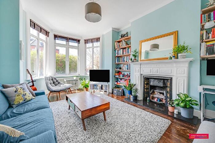 1 Bedroom Flat For Sale In Hoveden Road, Mapesbury, London, NW2